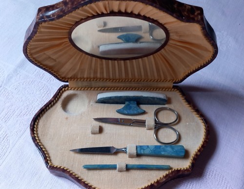 Ancien nécessaire pour - ancien,