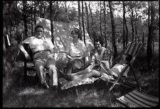 Portrait famille chaise longue bois camping   - Ancien négatif photo an. 1930