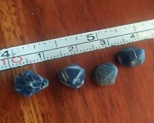Lot de 4. Saphir bleu brut de
