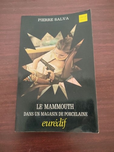 Mammouth dans magasin de - un,