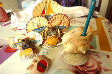 Lot 4 Pièces  coquillage 2 encriers  avec voiliers 1 porte plume 1 taille crayon