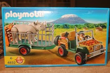 Véhicule de safari avec