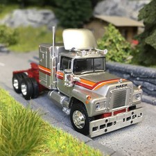 Tracteur Mack RS 700, gris