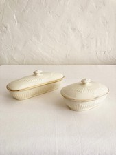 Duo de boîtes porte-savon et porte-peigne en faïence de Sarreguemines, fin XIXe