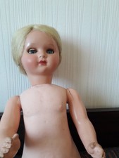 Grande poupée marcheuse en composition Hauteur:70 cm,