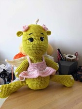 Dragon en robe, doudou peluche