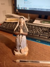 Statuette porcelaine biscuit polychrome Sainte Bernadette