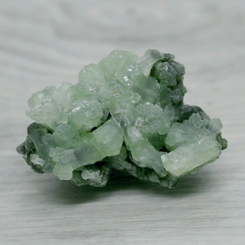 Prehnite verte claire pierre