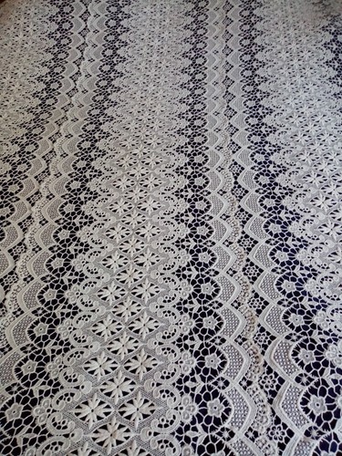 Grand dessus lit blanc en - dessus,