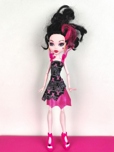 Monster high doll draculaura - doll,