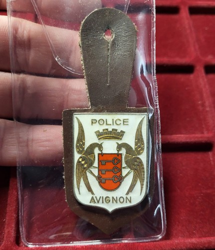 128 pucelle insigne - ~,