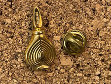 H6 (07)  PIN 'S  PIN PERFUME