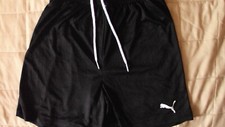 short football enfant de marque Puma noir en très bon état !