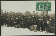 CARTE PHOTO 14-18:SOLDATS FRANCAIS EN TENUE DE CAMPAGNE-SUR LE COL 23