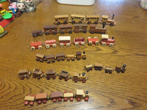 Lot petits trains - bois, tbe