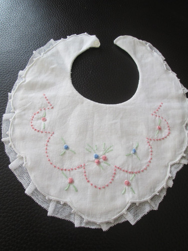 Bavoir ancien blanc brodé - ancien, blanc-