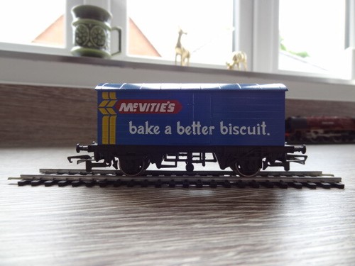 Hornby gauge r727 mcvities - hornby,
