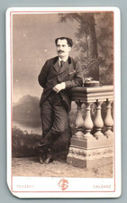 CDV HOMME AU CHAPEAU CANOTIER