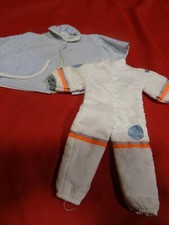 lot= poupées   veste  bleue