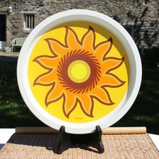 Plateau rond en métal jaune