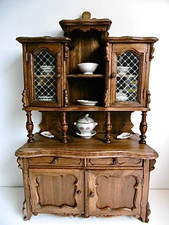 EXCEPTIONNEL BUFFET DE POUPÉE ANCIENNE EN BOIS + DINETTE - Ht 54 cm - XIXème