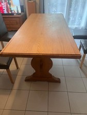 Table en pin massif. Longueur : 106 cm / largeur : 202 cm