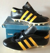 ANCIENNE PAIRE CHAUSSURES FOOTBALL CUIR ADIDAS BRASIL