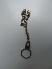 Ancien porte clé à système mobile thème curiosa couple scène érotique 