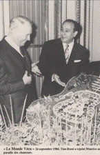 Carte postale Tino Rossi a rejoint Maurice au paradis des chanteurs.