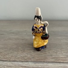 Perrotte St Gildas Bretonne En Tenue Traditionnelle Avec Son Panier 