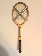 Raquette de tennis ancienne en