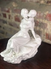 Groupe en Porcelaine "la mère