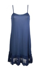 Fond de robe avec dentelle