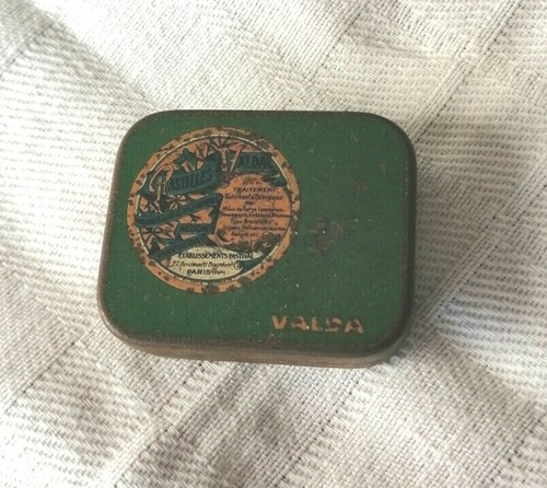Ancienne petite boîte - , tôle