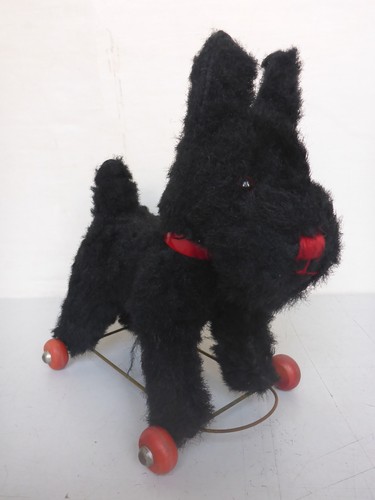 Ancien jouet chien sur roues - chien,
