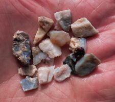 Opale de Mintabie, blanche, verte et bleue avec feux, lot de 7,6 g/38 carats