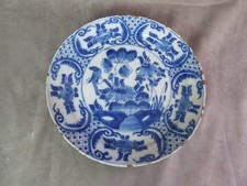 ASSIETTE ancienne, blanc-bleu, CHINE. A restaurer.