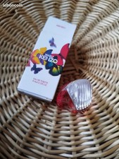 une miniature de parfum neuve