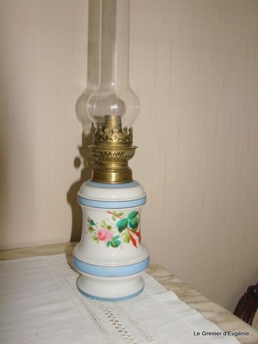 Lampe pétrole ancienne -  lampe,