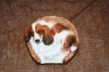 Vintage porcelaine Royal Doulton - chien, COCKER dans son panier