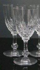  2 verres à vin rouge  en cristal de saint louis modèle Massenet signés H 14,5