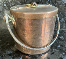 TRÈS ANCIENNE MARMITE EN CUIVRE ÉTAMÉ NOMBREUX MARQUAGES 2,250KG O 162mm H 155