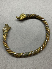 BRACELET DE STYLE VIKING , METAL TORSADÉ. TÊTES DE DRAGONS .