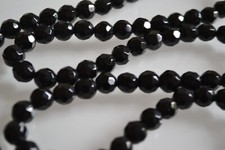 collier sautoir vintage en perles de verre noir à facettes 86 cm