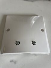 Plaque de sortie de cable 32a 100x100mm FOUR avec serre cable intérieur Neuf