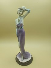 Statuette  Elégante jeune