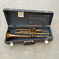 Trompette (marque Russe) ? Si bémol. Revisée, avec facture, joue correctement.