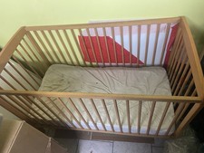 Lit  premier âge en bois avec matelas