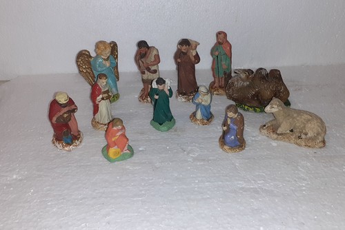 Lot personnages ou - de,