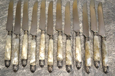 12 petits couteaux nacre argent acier style louis XVI